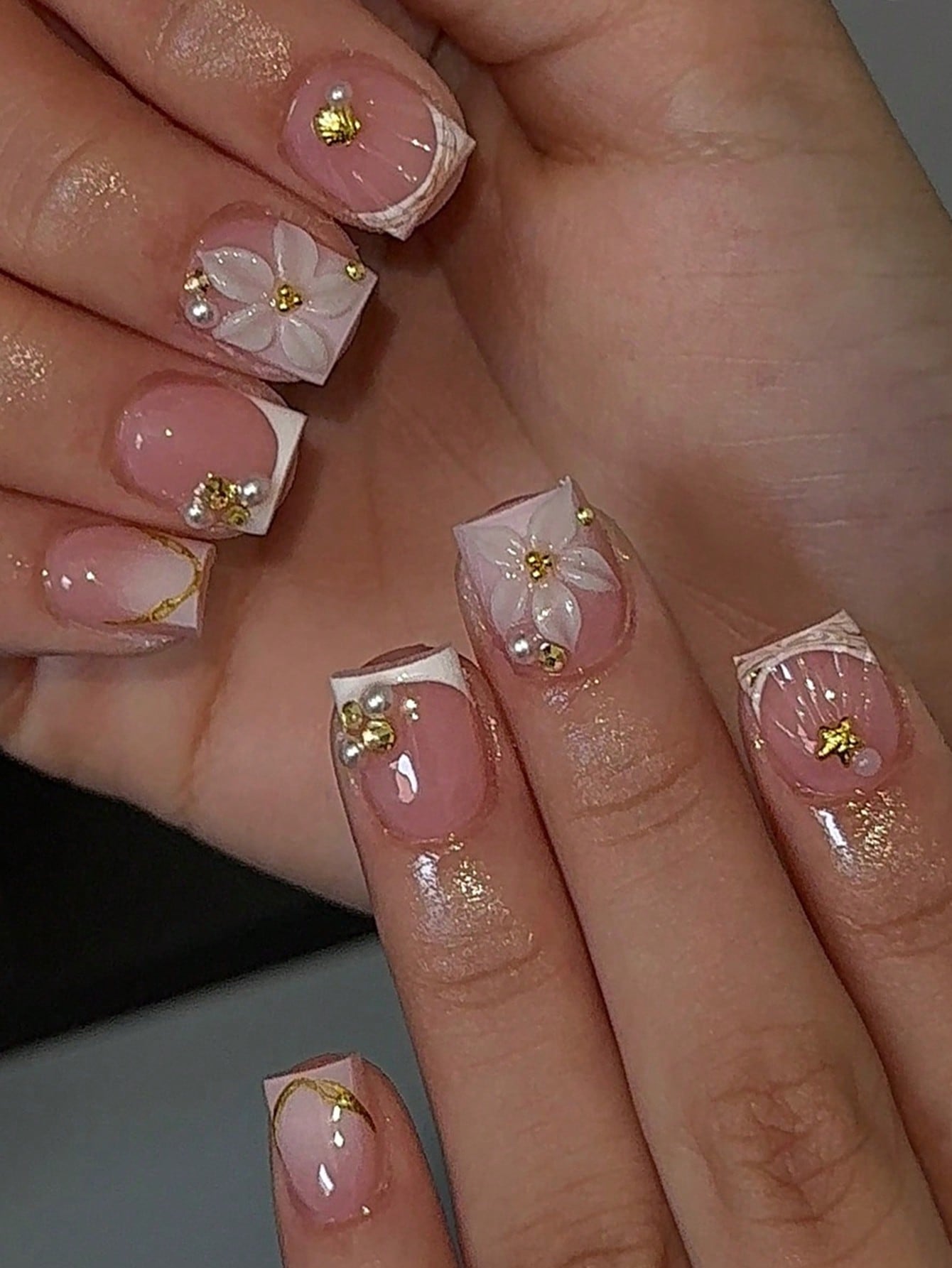 Nail Art Y2K - 24개 짧은 스퀘어 화이트 프렌치 플라워