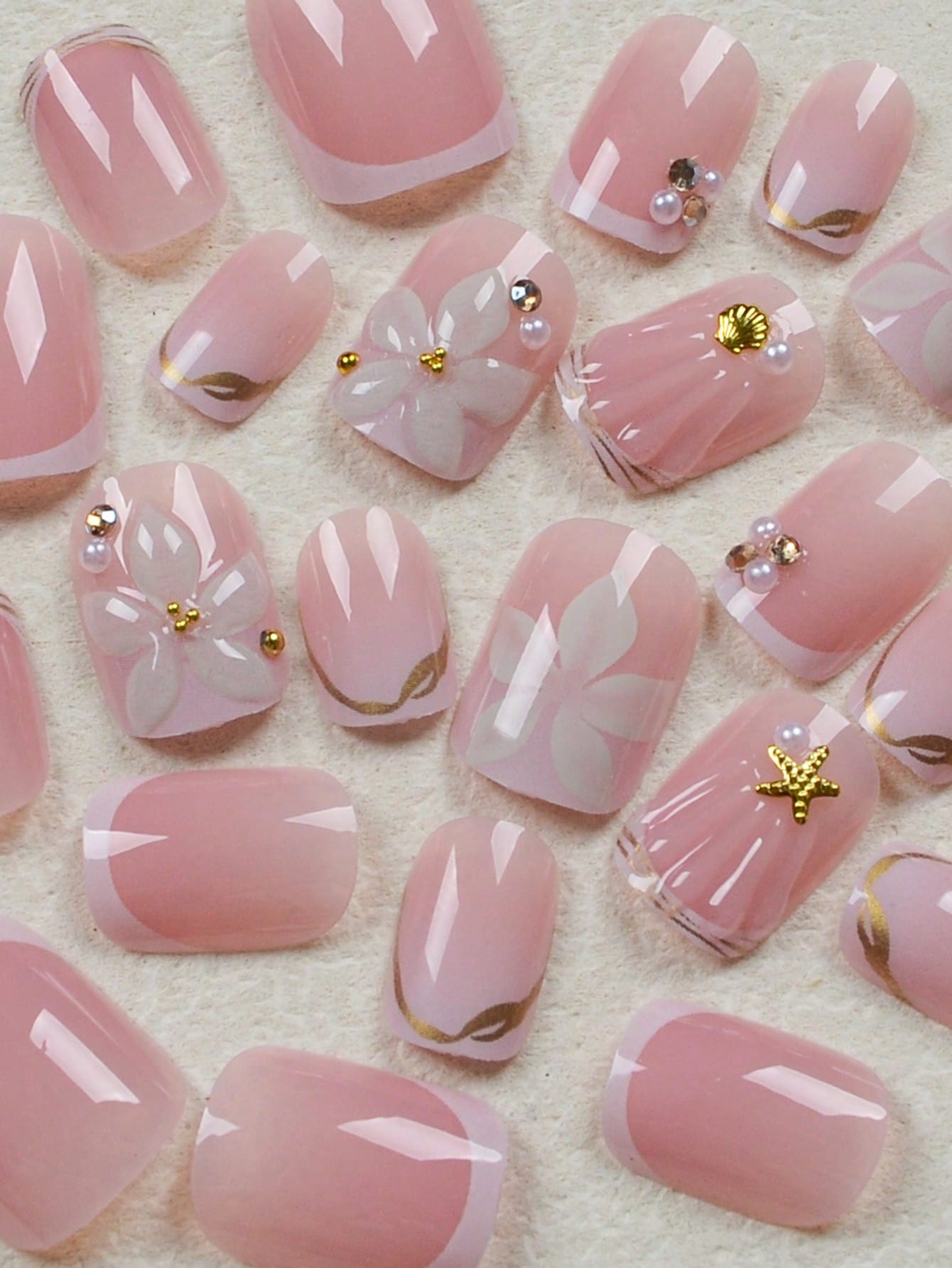24개 짧은 스퀘어 화이트 프렌치 플라워 아크릴 프레스 - Nail Art Y2K 리뷰 및 가격